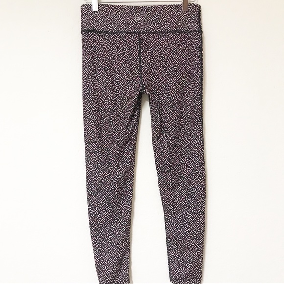 Gap Fit Patterned 7/8 Leggings | Size Medium - Picture 4 of 7
